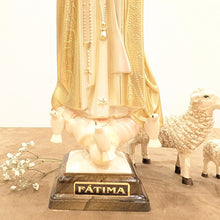 Cargar imagen en el visor de la galería, Nuestra Señora de Fátima - Edición especial dorada - 11.8'' | 30 cm