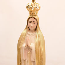 Cargar imagen en el visor de la galería, Nuestra Señora de Fátima - Edición especial dorada - 11.8'' | 30 cm