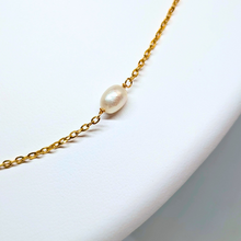 Load image into Gallery viewer, 19.2Kt Gold Freshwater Pearl Necklace
