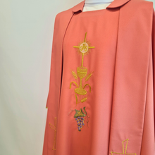 Cargar imagen en el visor de la galería, Coral Pink Chasuble