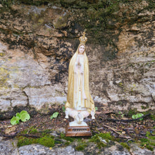 Cargar imagen en el visor de la galería, Nuestra Señora de Fátima - Edición especial dorada - 11.8'' | 30 cm