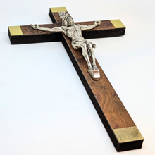 Cargar imagen en el visor de la galería, Replica of Sister Lucia's Crucifix – Wooden Cross with Silver Corpus