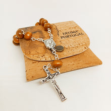 Cargar imagen en el visor de la galería, Wood Decade Rosary with Cork Pouch