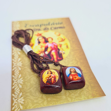 Cargar imagen en el visor de la galería, Wood and Cloth Scapular