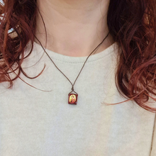 Cargar imagen en el visor de la galería, Wood and Cloth Scapular