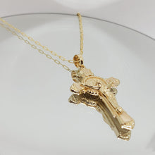Cargar imagen en el visor de la galería, Saint Benedict Golden Necklace - Gold Bath