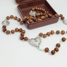 Cargar imagen en el visor de la galería, Saint Francisco and Saint Jacinta Wood Rosary