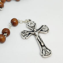 Cargar imagen en el visor de la galería, Saint Francisco and Saint Jacinta Wood Rosary