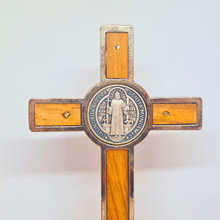Cargar imagen en el visor de la galería, Saint Benedict Standing Crucifix [5.3&#39;&#39; | 13,5cm]
