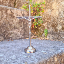Cargar imagen en el visor de la galería, Standing Metal Crucifix [4.7&#39;&#39; | 12cm]
