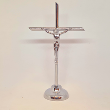 Cargar imagen en el visor de la galería, Standing Metal Crucifix [4.7&#39;&#39; | 12cm]
