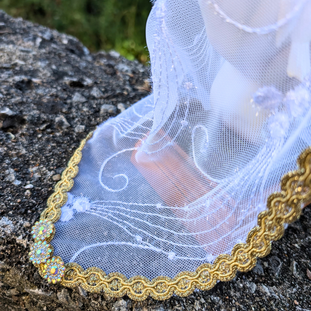 Premium Upgrade [Filigree Crown w/ Crystals + Statue White Veil]