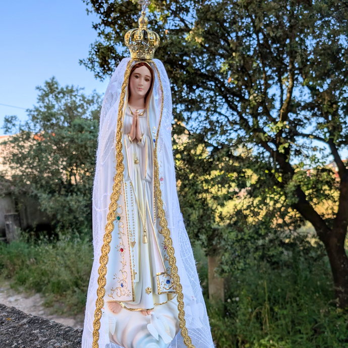 Premium Upgrade [Filigree Crown w/ Crystals + Statue White Veil]