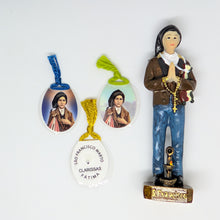 Cargar imagen en el visor de la galería, Saint Francisco Relic – Authentic Cloth from Saint Francisco Marto
