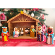 Cargar imagen en el visor de la galería, Children’s Nativity Set with Stable (9 Pieces)
