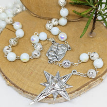 Cargar imagen en el visor de la galería, Christmas Rosary - Silver Holy Family
