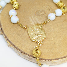 Cargar imagen en el visor de la galería, Christmas Rosary - Golden Holy Family
