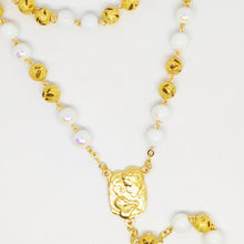 Cargar imagen en el visor de la galería, Christmas Rosary - Golden Holy Family
