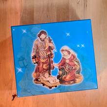 Cargar imagen en el visor de la galería, Classic Nativity Scene - 3 Pieces | 4.13&#39;&#39; | 10.5cm

