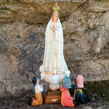 Cargar imagen en el visor de la galería, Official Our Lady of Fatima w/ 3 Little Shepherds Praying
