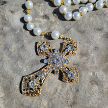 Cargar imagen en el visor de la galería, Pearl Glass Rosary
