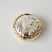 Cargar imagen en el visor de la galería, Silver Plated Pill / Rosary / Wafer Box - Peace Dove
